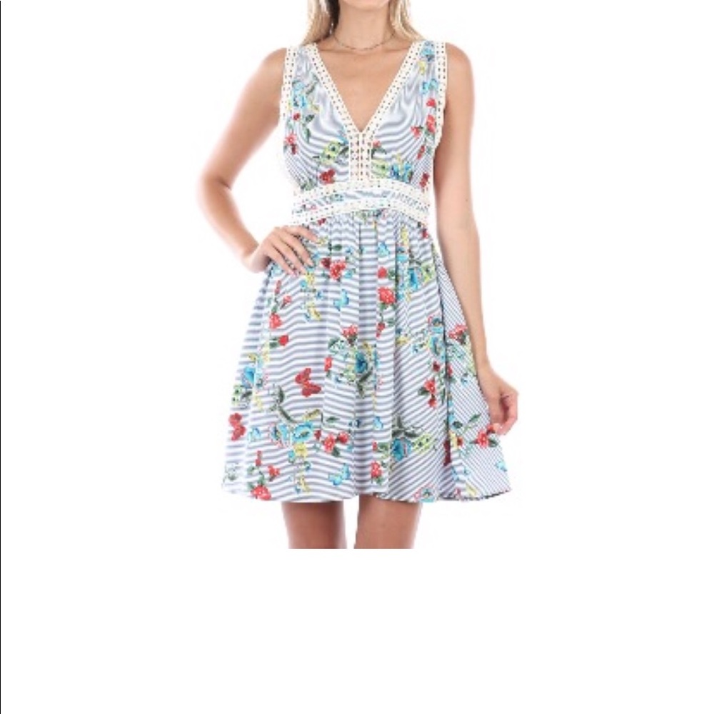 V neck Floral Crochet Dress
